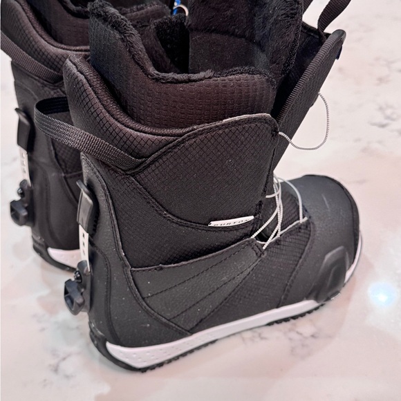 New in box Kids Burton Step On Snowboarding Boots - Picture 4 of 9
